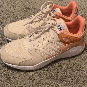 Cute retro looking Adidas sneakers!